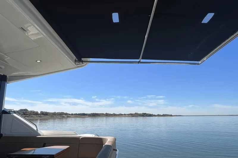 Slide: The Image of Sea Ray 400 Sundancer 2016 - 28