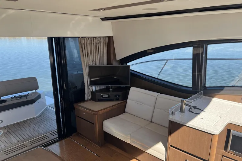 Slide: The Image of Sea Ray 400 Sundancer 2016 - 35