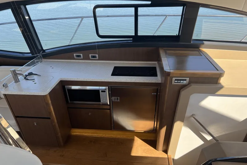 Slide: The Image of Sea Ray 400 Sundancer 2016 - 37
