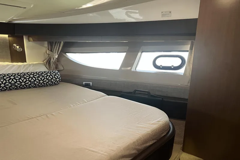 Slide: The Image of Sea Ray 400 Sundancer 2016 - 52