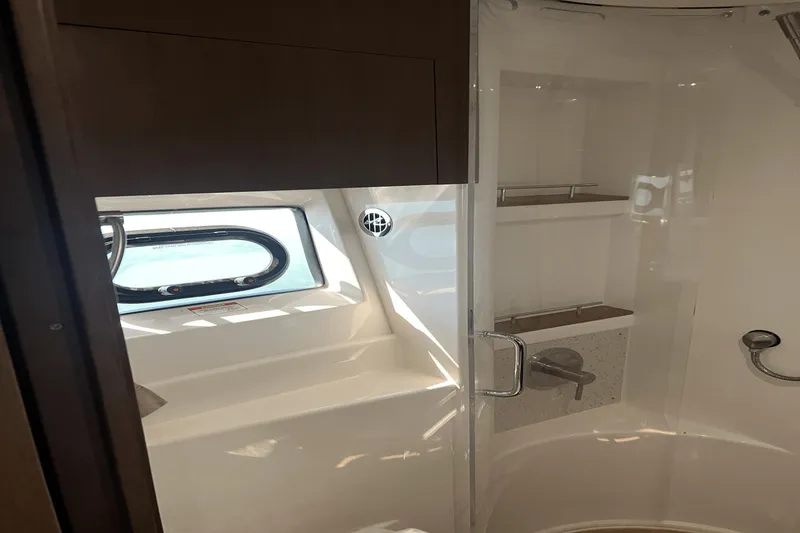 Slide: The Image of Sea Ray 400 Sundancer 2016 - 63