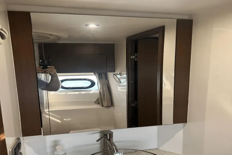 Slide: The Image of Sea Ray 400 Sundancer 2016 - 65