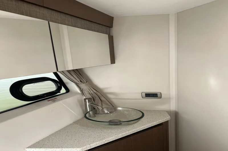 Slide: The Image of Sea Ray 400 Sundancer 2016 - 69