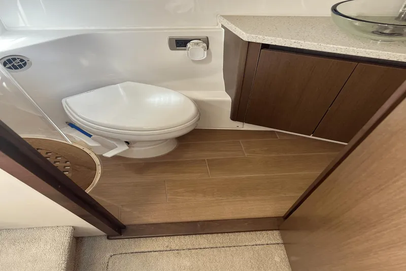 Slide: The Image of Sea Ray 400 Sundancer 2016 - 72
