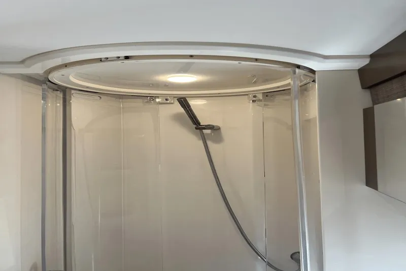 Slide: The Image of Sea Ray 400 Sundancer 2016 - 75