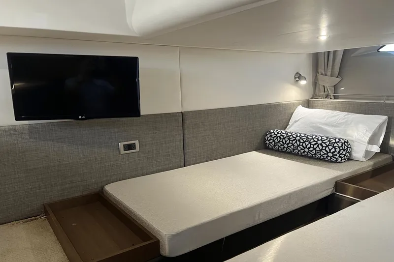 Slide: The Image of Sea Ray 400 Sundancer 2016 - 79
