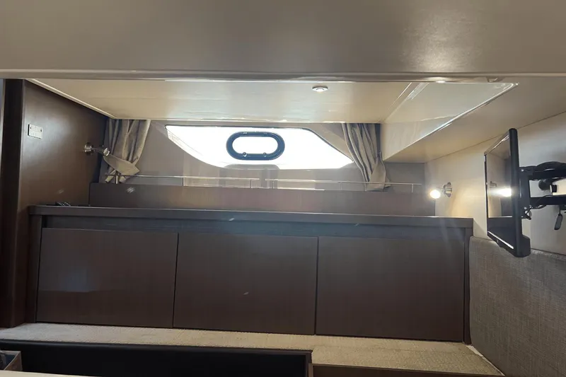Slide: The Image of Sea Ray 400 Sundancer 2016 - 80