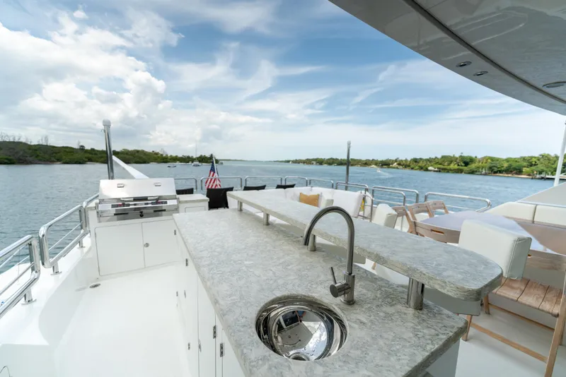 Slide: The Image of Ocean Alexander 100 Zephyr-Upper Deck - 11