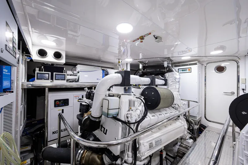 Slide: The Image of Ocean Alexander 100 Zephyr-Engine RoomOcean Alexander 100 Zephyr-Engine Room - 72