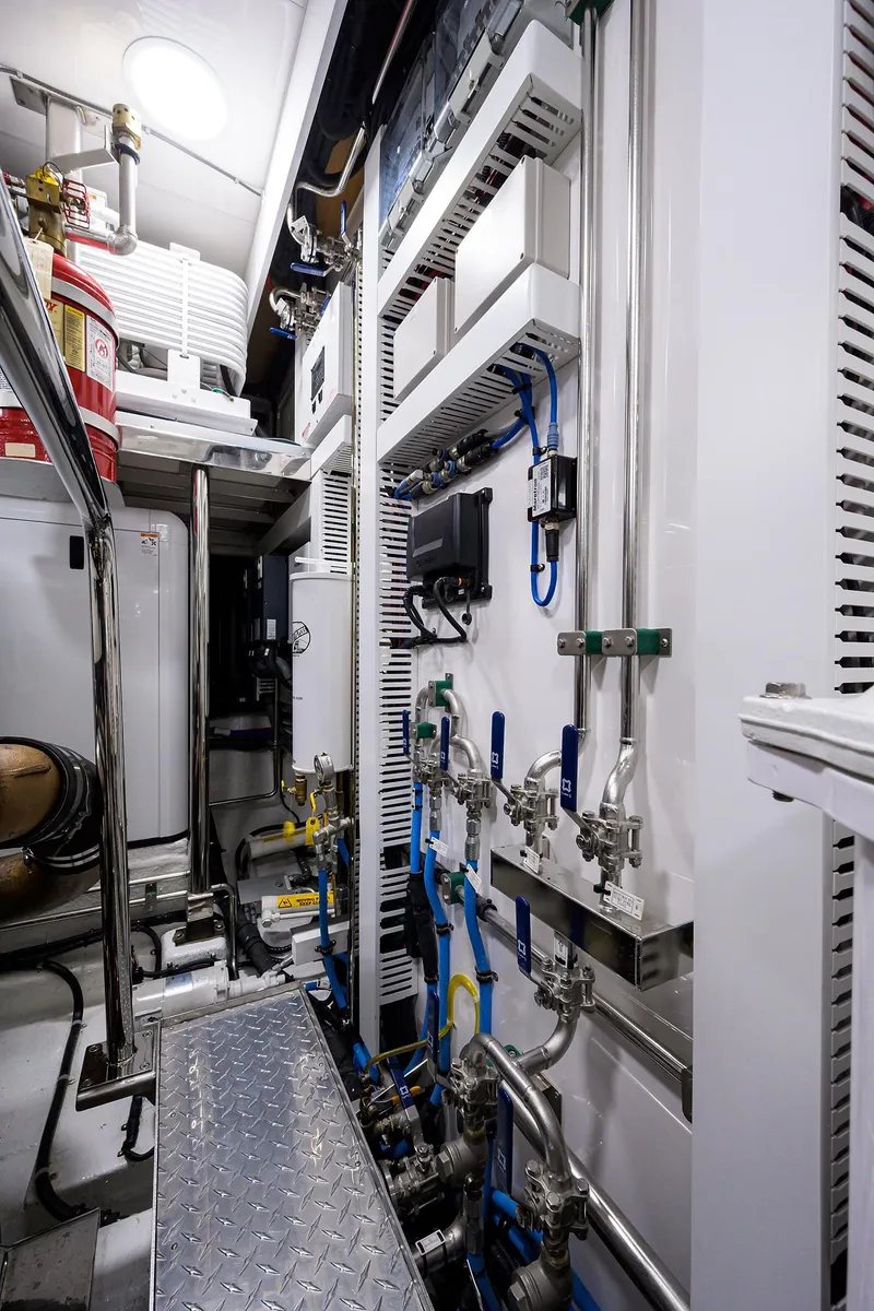 Slide: The Image of Ocean Alexander 100 Zephyr-Engine Room - 74