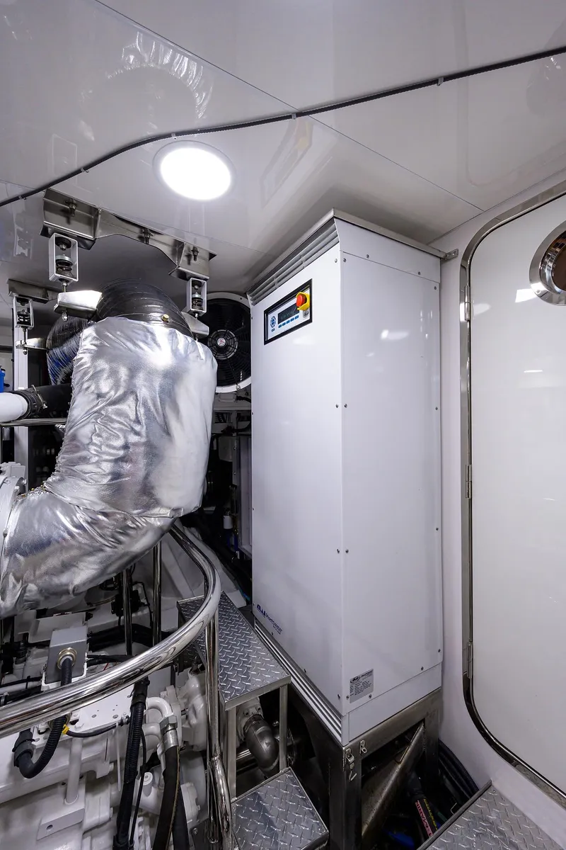 Slide: The Image of Ocean Alexander 100 Zephyr-Engine Room - 78