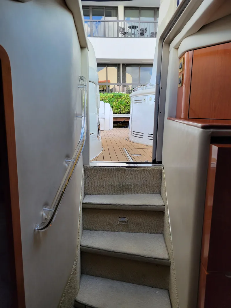 Slide: The Image of Stairway on a 2000 Sea Ray 540 Sundancer yacht leading to the deck. - 24