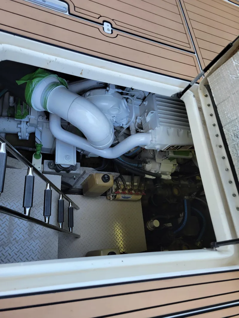 Slide: The Image of Engine compartment of a 2000 Sea Ray 540 Sundancer yacht. - 23
