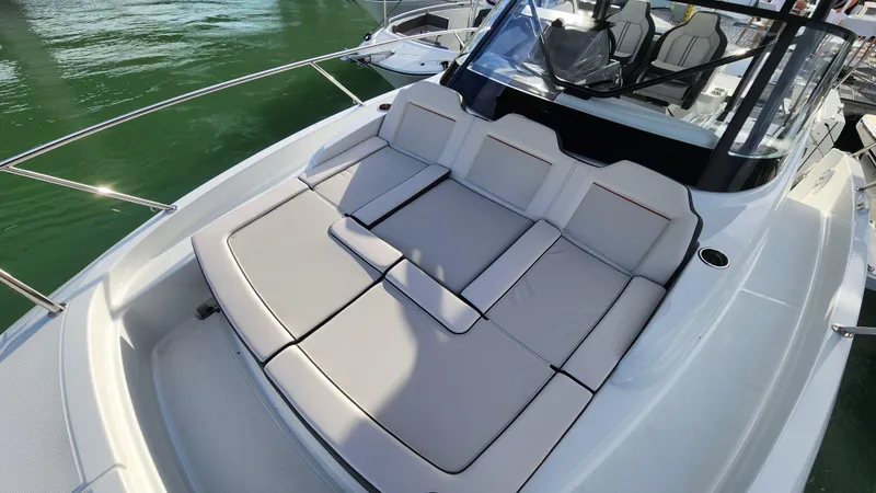 Slide: The Image of 2024 Jeanneau Leader 9.0 WA S2 boat with spacious sunbathing area. - 24