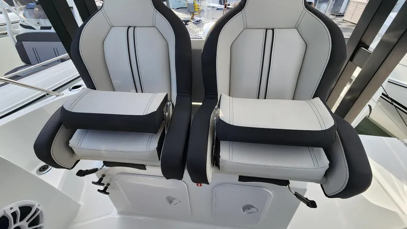 Slide: The Image of Dual captain seats on the 2024 Jeanneau Leader 9.0 WA S2 boat. - 37