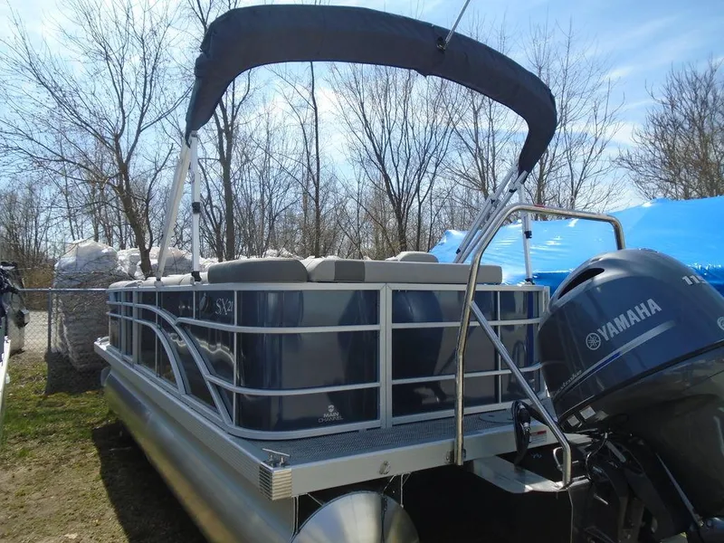 Slide: The Image of 2024 Bennington 21 SXL pontoon boat with Yamaha outboard motor. - 9