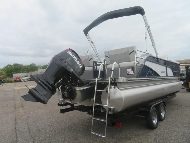 Slide: The Image of 2024 Crest Classic LX 240 SLRC pontoon boat with Suzuki outboard motor. - 10