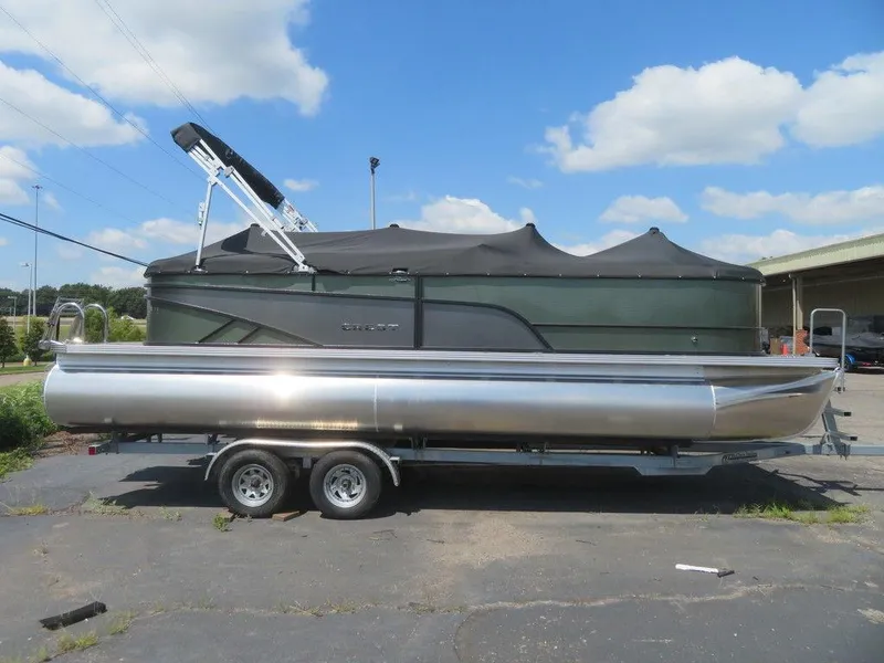 Slide: The Image of Crest Classic DLX 240 SLC 2024 - 1