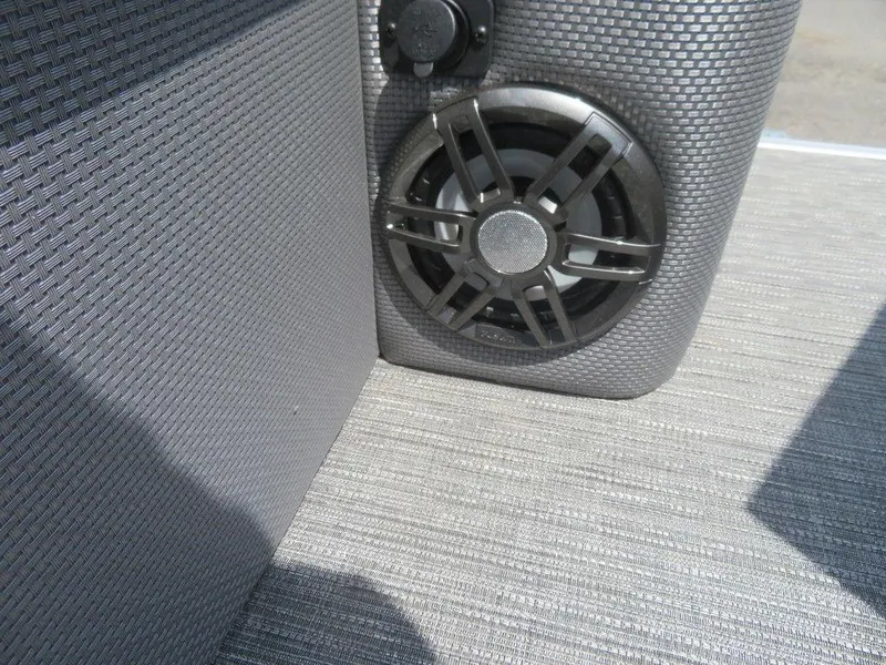 Slide: The Image of Crest Classic DLX 240 SLC 2024 - 2