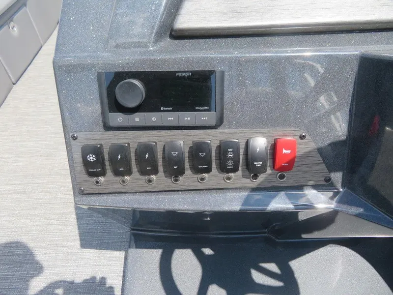 Slide: The Image of Crest Classic DLX 240 SLC 2024 - 5