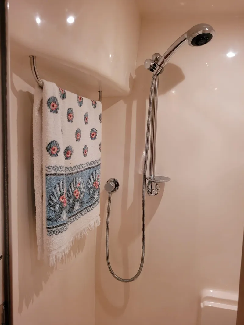 Slide: The Image of Regal 3860 Commodore 2004 - 64