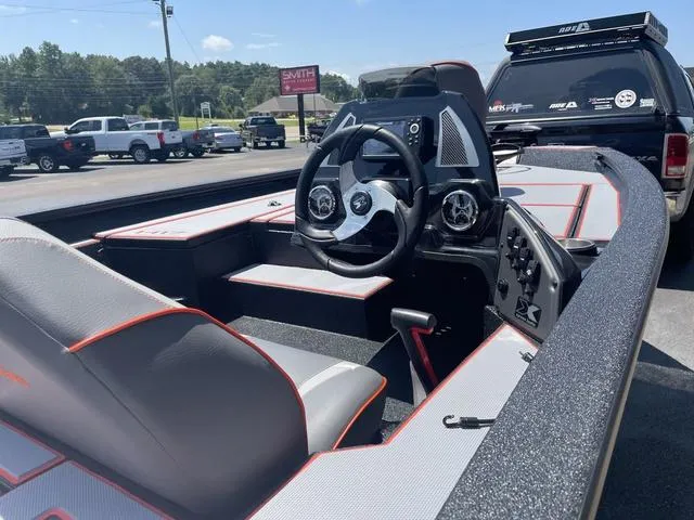 Slide: The Image of Xpress H17 2025 - 6