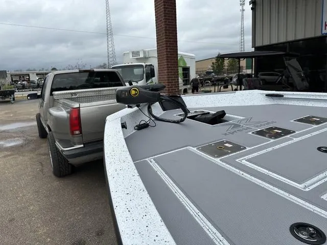 Slide: The Image of Xpress H18C Crappie 2024 - 12