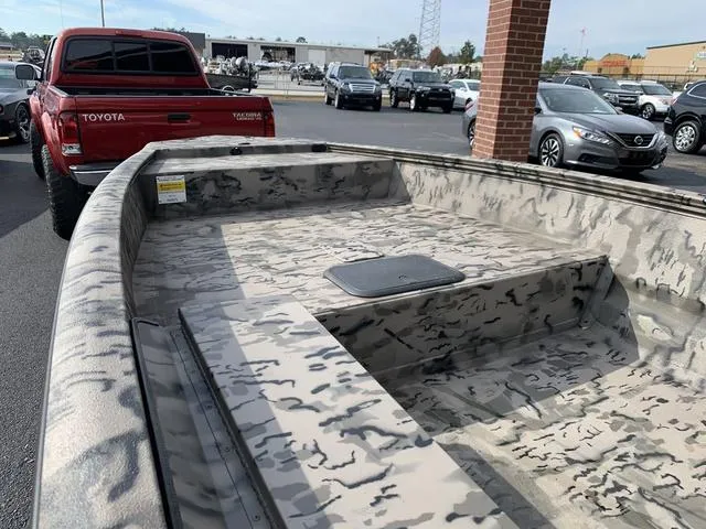 Slide: The Image of War Eagle 750 Gladiator 2026 - 17