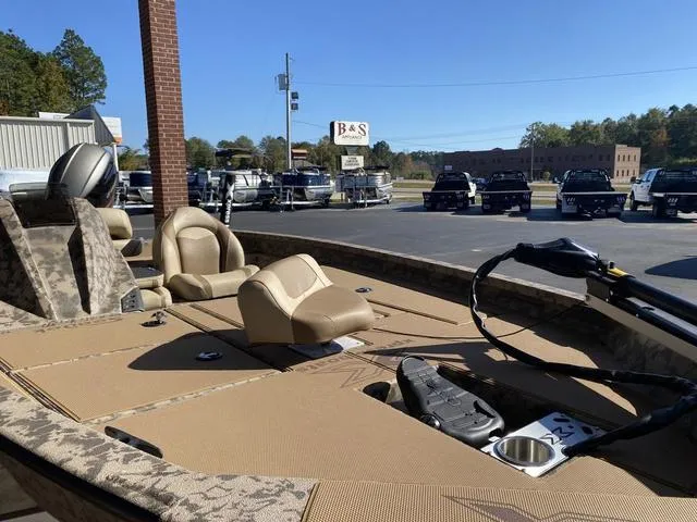 Slide: The Image of Xpress H17 2025 - 4