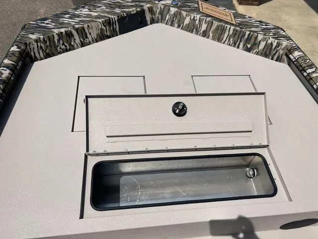 Slide: The Image of Avid 20 ROGUE CC 2024 - 25