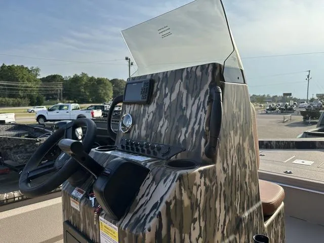 Slide: The Image of Avid 18 Rogue 2026 - 7