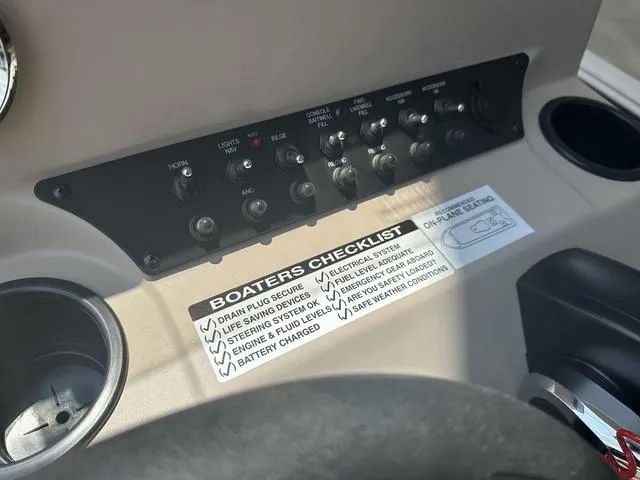 Slide: The Image of Avid 20 ROUGE 2024 - 8