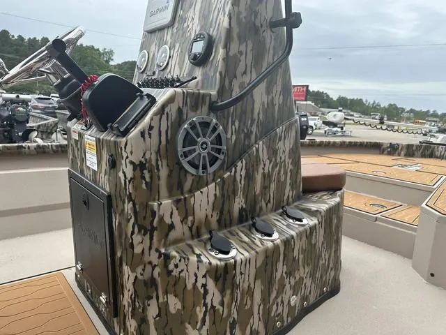 Slide: The Image of Avid 21 Mag 2025 - 10