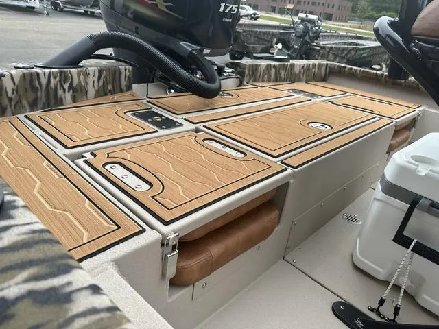 Slide: The Image of Avid 21 Mag 2025 - 12