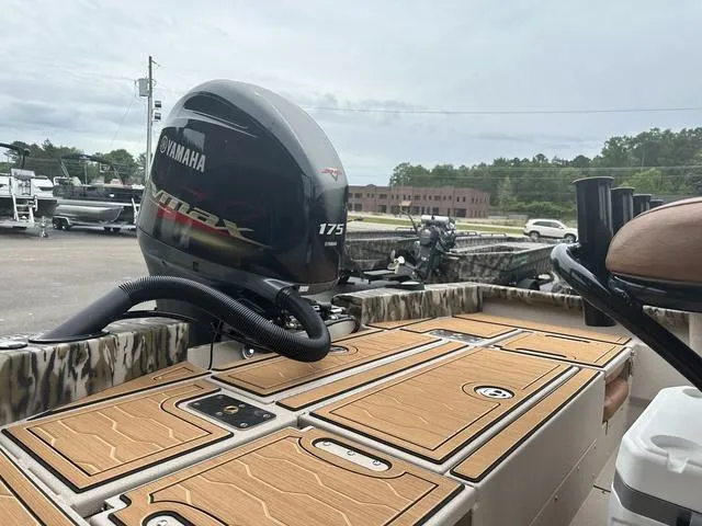 Slide: The Image of Avid 21 Mag 2025 - 13