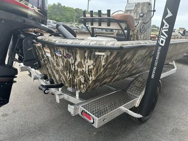 Slide: The Image of Avid 21 Mag 2025 - 14