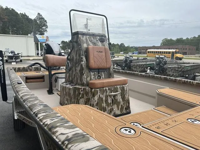 Slide: The Image of Avid 21 Mag 2025 - 5