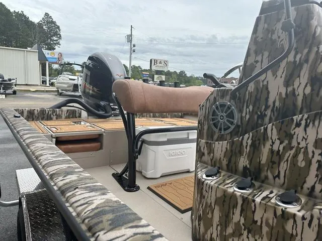 Slide: The Image of Avid 21 Mag 2025 - 6