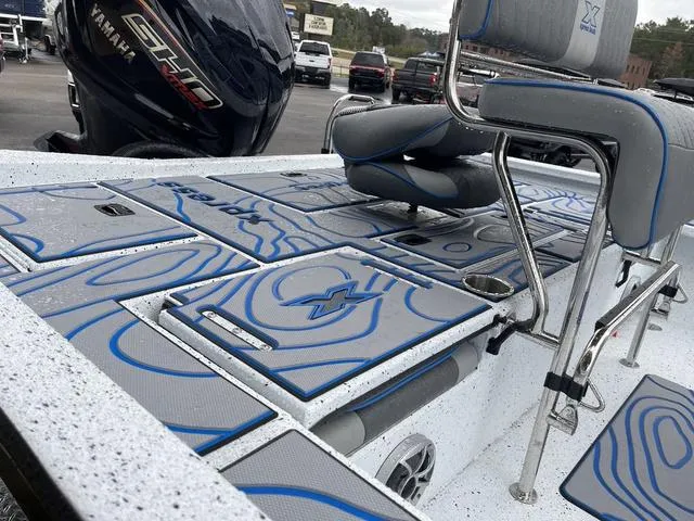 Slide: The Image of Xpress X23B Lounge 2024 - 13