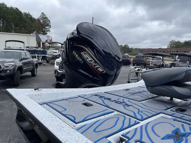 Slide: The Image of Xpress X23B Lounge 2024 - 14