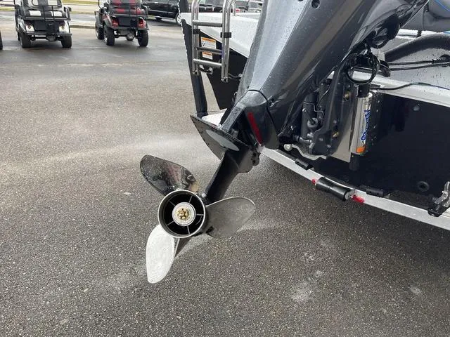 Slide: The Image of Xpress X23B Lounge 2024 - 17