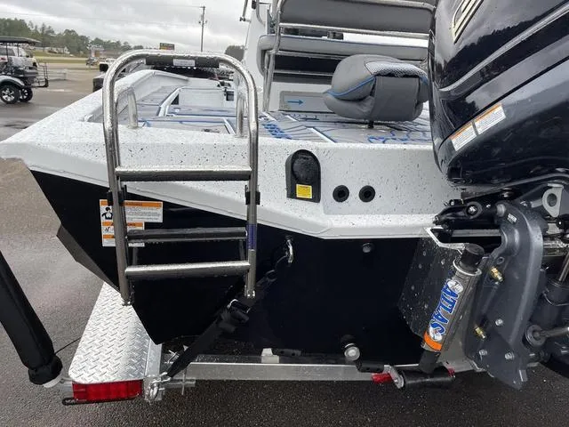 Slide: The Image of Xpress X23B Lounge 2024 - 19