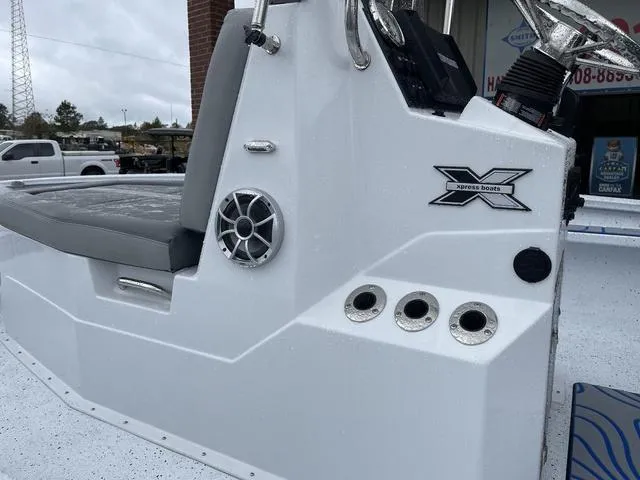 Slide: The Image of Xpress X23B Lounge 2024 - 23