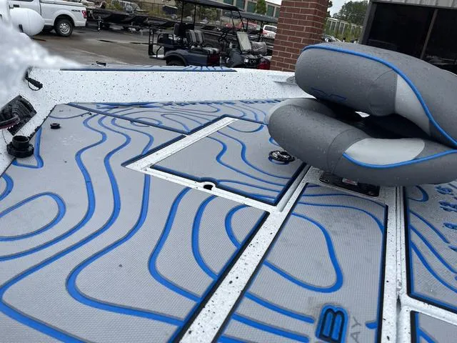 Slide: The Image of Xpress X23B Lounge 2024 - 25