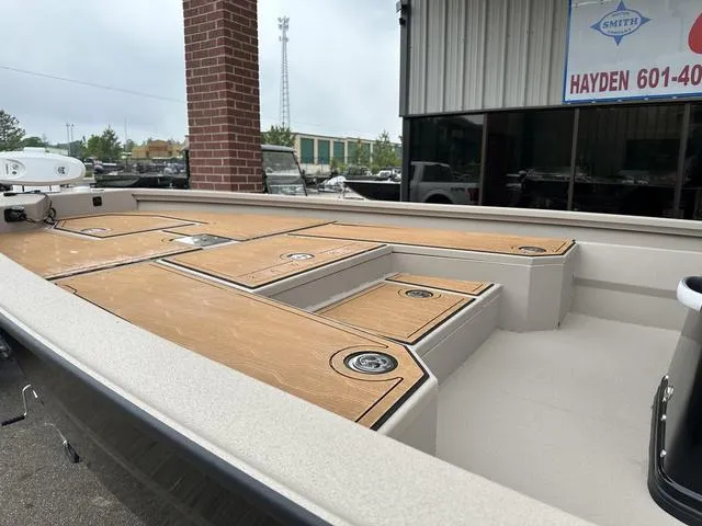 Slide: The Image of Avid 23 FS Magnum 2025 - 4