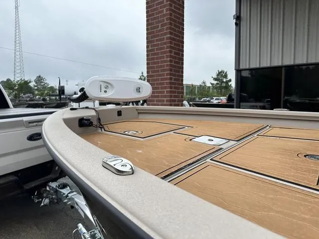 Slide: The Image of Avid 23 FS Magnum 2025 - 7