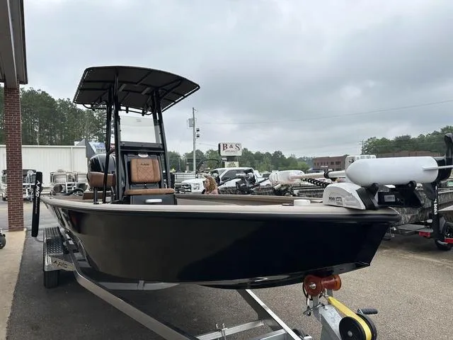 Slide: The Image of Avid 23 FS Magnum 2025 - 9