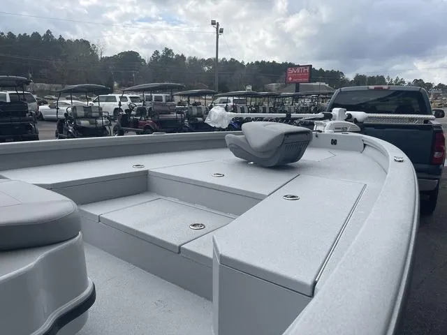 Slide: The Image of Avid 21 Mag 2024 - 11