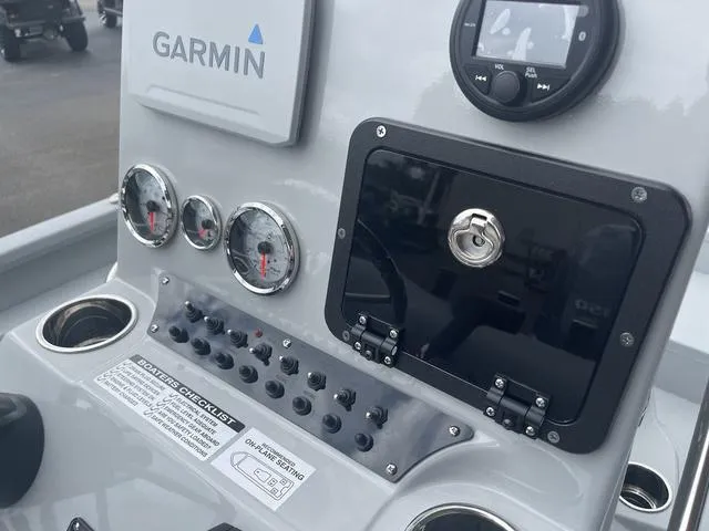 Slide: The Image of Avid 21 Mag 2024 - 7