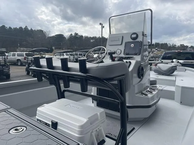 Slide: The Image of Avid 21 Mag 2024 - 8